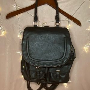 ☁️Black Faux Leather backpack w/ magnetic closure